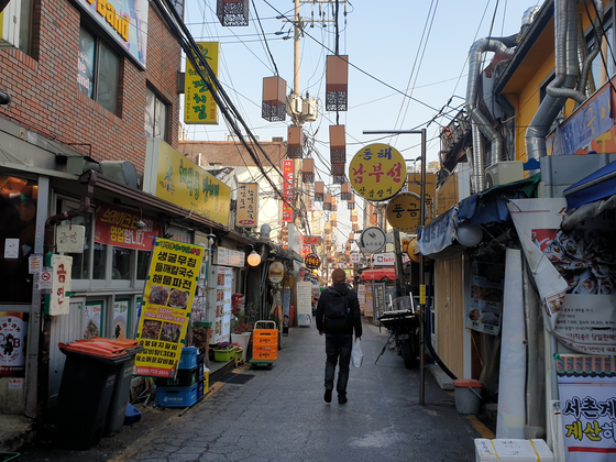 Sejong Village Food Street in Jongno District, central Seoul [JOONGANG ILBO]