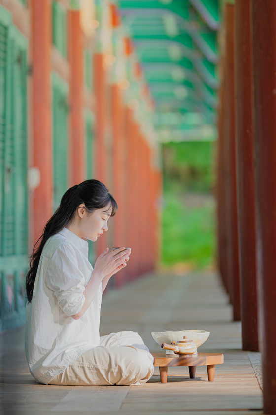A scene from last year's promotional video taken in Haein Temple in Hapcheon features Kim drinking tea. [CHA] 