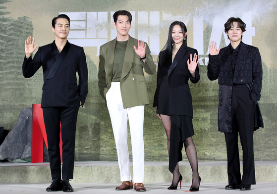 From left, actors Song Seung-heon, Kim Woo-bin, Esom and Kang Yoo-seok pose for a photo at the press conference for the new Netflix series ″Black Knight″ at a hotel in Yeongdeungpo District, western Seoul, on Wednesday. ″Black Knight″ is set in a dystopian future where ordinary citizens rely on the delivery of fresh air from deliverymen to survive. Kim Woo-bin plays the main protagonist 5-8, a deliveryman. [NEWS1]