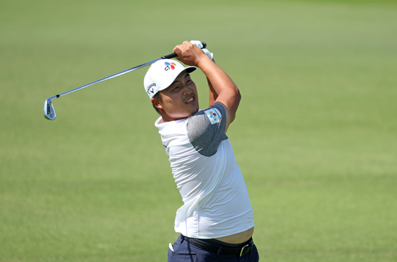 Lee Kyoung-hoon plays a shot on the 16th hole during the final round of the AT&T Byron Nelson at TPC Craig Ranch in McKinney, Texas on May 15, 2022. [AFP/YONHAP]   