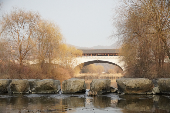 Namcheon bridge in Jeonju [MARIHEL PARDA WINDA]