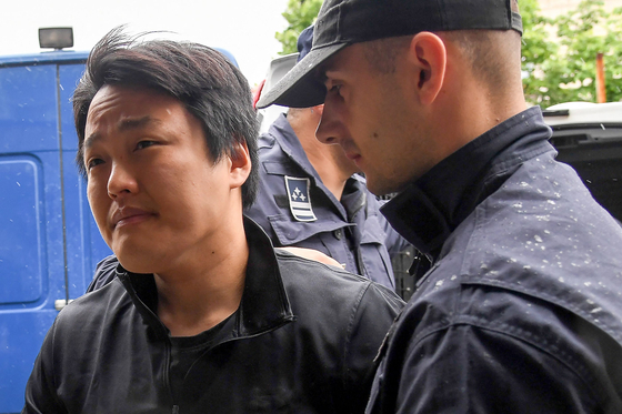 Korean cryptocurrency entrepreneur, co-founder of Terraform Labs, Do Kwon, left, is taken to court in Podgorica on May 11, 2023. [AFP/YONHAP]