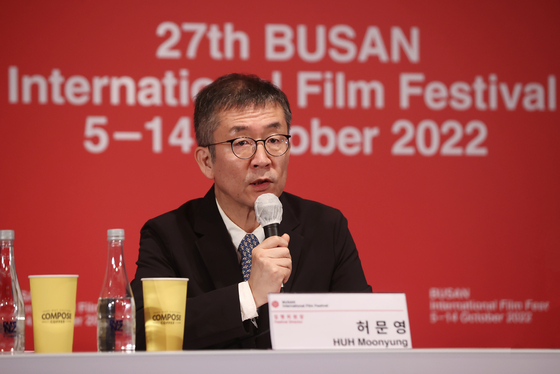 Huh Moon-yung, the festival director for Busan International Film Festival, speaks during a press conference at KNN Theater in Busan on Oct. 14, 2022. [YONHAP]