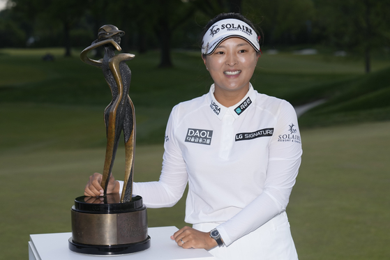 Ko Jin-young poses for a photo with the LPGA Cognizant Founders Cup trophy after winning the event in Clifton, New Jersey on Sunday. [AP/YONHAP]