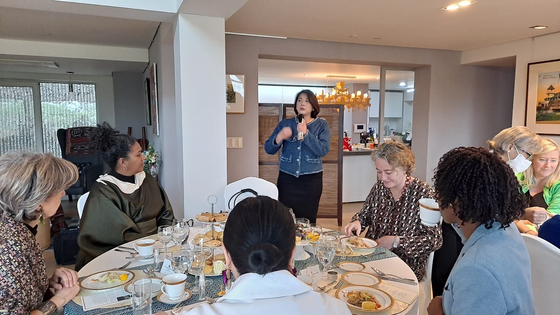Jasmine Lee, a former lawmaker in Korea from the Philippines, addresses Seoul Sisters, or a group of female heads of diplomatic missions in Seoul, at the diplomatic residence of the ambassador of the Philippines in Seoul in March. [EMBASSY OF THE PHILIPPINES IN KOREA]