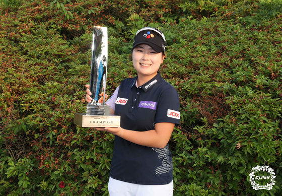 Hong Jung-min poses for a photo with the Doosan Match Play Championship trophy after winning the event at Ladena Golf Club in Chuncheon, Gangwon on May 22, 2022. [KLPGA] 