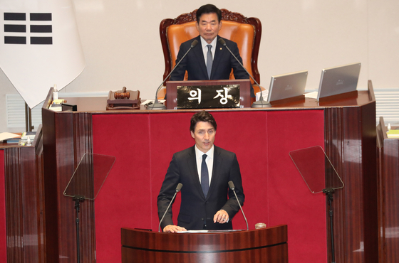 Canadian Prime Minister Justin Trudeau gives an address to the National Assembly in Yeouido, western Seoul, on Wednesday, the first speech by a foreign leader to the Korean parliament in six years. [JOINT PRESS CORPS]