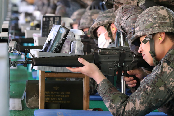 Live firearms training at a firing range in Gyeongsan, North Gyeongsang, on March 2. [NEWS1]