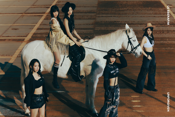A concept photo for girl group Le Sserafim's newest album ″Unforgiven″ [SOURCE MUSIC]