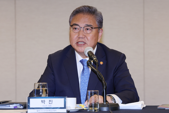 Foreign Minister Park Jin speaks at a forum hosted by the Korean News Aeditors' Association at the Korea Press Foundation in central Seoul on Tuesday morning. [YONHAP]