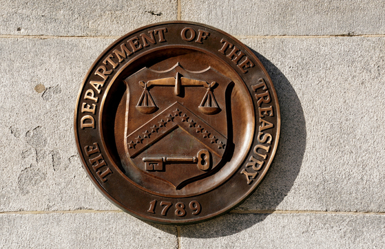 A bronze seal for the Department of the Treasury is shown at the U.S. Treasury building in Washington in this file photo dated Jan. 20. [REUTERS/YONHAP]