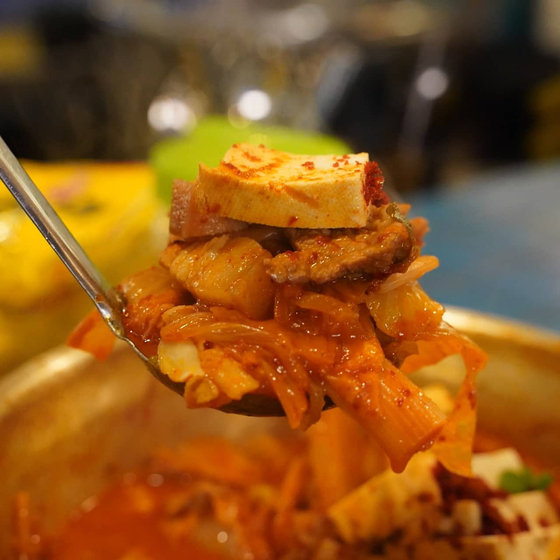Kimchi jjigae (kimchi stew) sold at Samsan Hoegwan [SAMSAN HOEGWAN]