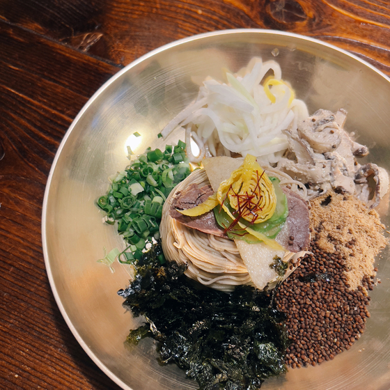 Seogwan Myeonok's goldong naengmyeon (buckwheat noodles in cold broth), which uses a nutty perilla and sesame seed sauce [LEE TAE-HEE]