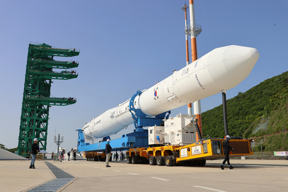 Nuri rocket departs from an assembly building to Naro Space Center in Goheung, South Jeolla, on Tuesday morning. [KOREA AEROSPACE RESEARCH INSTITUTE]