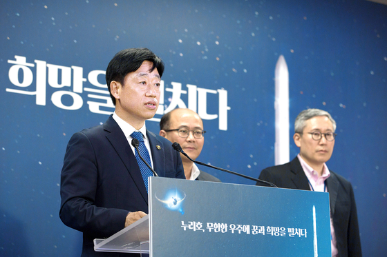 Oh Tae-seog, first vice minister of science and ICT, speaks during a press briefing at the Naro Space Center, Goheung County, South Jeolla, Wednesday. [MINISTRY OF SCIENCE AND ICT]