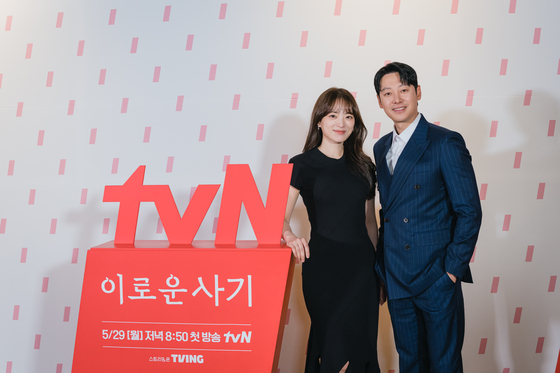 Actors Chun Woo-hee, left, and Kim Dong-wook pose for a photo during an online press conference for the upcoming tvN drama ″Delightfully Deceitful″ on Thursday. The story involves an overly empathetic lawyer, played by Kim, who meets a schemer, played by Chun. The drama will air its first episode on May 29. [TVN]