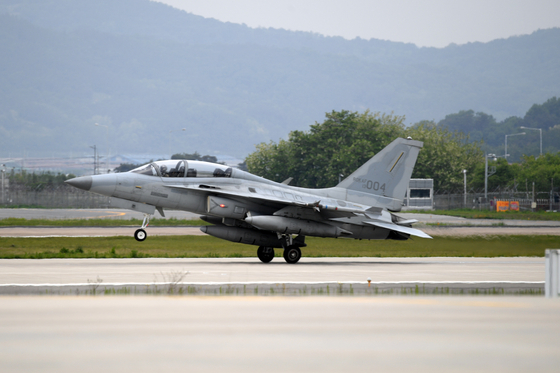 FA-50 light combat air carft landing at an air base in Cheongju, North Chungcheong, on May 12. [KOREA AIR FORCE]