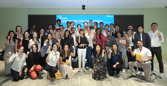 Business administration graduate students of Wharton School of the University of Pennsylvania pose for a photo at Kakao headquarters in Pangyo, Gyeonggi, on Friday. [KAKAO]