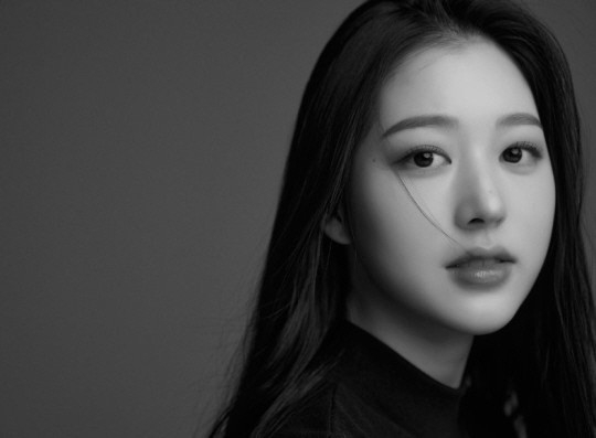 Singer Jang Won-young’s sister to make acting debut