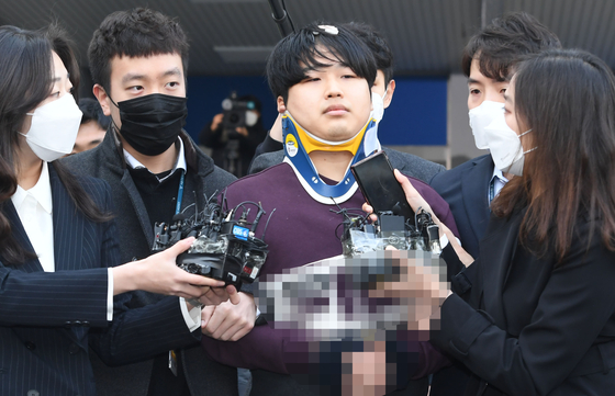 Cho Ju-bin, the mastermind behind the so-called Nth Room digital sex crime, is being sent to the prosecutors' office in central Seoul on March 25, 2020. [YONHAP]