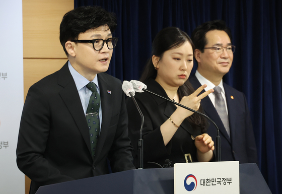 Justice Minister Han Dong-hoon speaks at a press briefing held at the central government complex in Seoul on Tuesday. [YONHAP] 