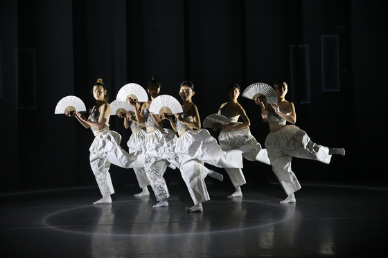 A performance led by students in the School of Dance during a ceremony marking the 30th anniversary of the university on March 16 [KOREA NATIONAL UNIVERSITY OF ARTS]