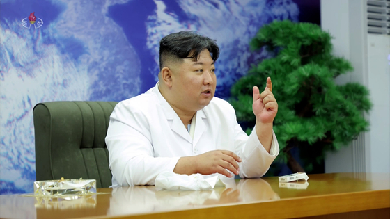 North Korean leader Kim Jong-un speaks to a spy satellite launch committee in footage broadcast by the state-controlled Korean Central Television on May 16. A pack of cigarettes and an ashtray flank him on the desk. [YONHAP]