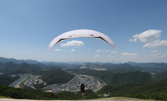 Danyang, North Chungcheong, is one of the best places to go paragliding in Korea. [YONHAP]