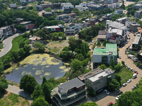 Heyri Art Village, Paju, Gyeonggi, is home to many artists and their workplaces, now an artistic tourist attraction. [SCREEN CAPTURE]
