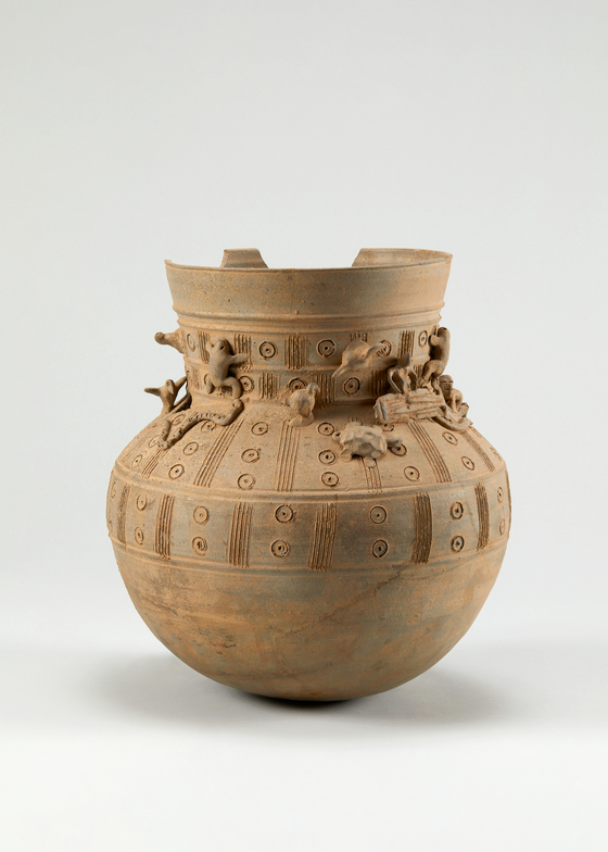 Long-necked jar decorated with figurines [NATIONAL MUSEUM OF KOREA]