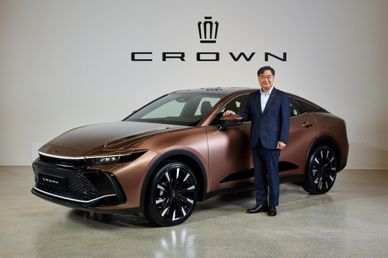 Konyama Manabu, CEO of Toyota Motor Korea, poses with the latest Crown crossover in southern Seoul on Monday. [TOYOTA MOTOR]