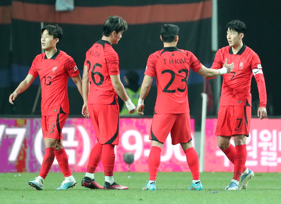 The Korean national team reacts after losing 2-1 against Uruguay at Seoul World Cup Stadium in Mapo District, western Seoul on March 28. [NEWS1]