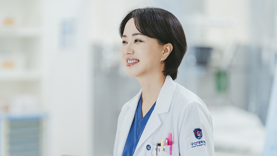 Uhm Jung-hwa plays Cha Jeong-suk, a housewife who returns to her medical career after a 20-year hiatus, in the JTBC drama series ″Doctor Cha″ [JTBC]