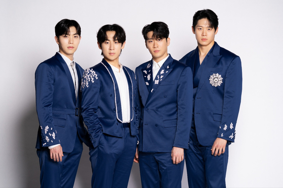From left, tenor Jin Won, baritone Noh Hyun-woo, musical theater singer Kim Ji-hoon and tenor Jeong Seung-won are members of male crossover quartet Libelante, which won first place on JTBC's music show "Phantom Singer 4" on Friday. [JTBC]