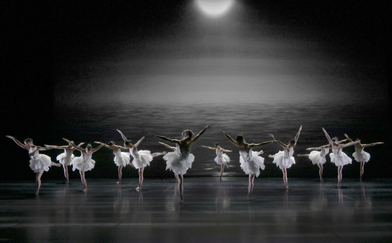 French dancer and choreographer Angelin Preljocaj's "Swan Lake" will be coming to Korea to be staged at the LG Arts Center in western Seoul. [JC CARBONNE]