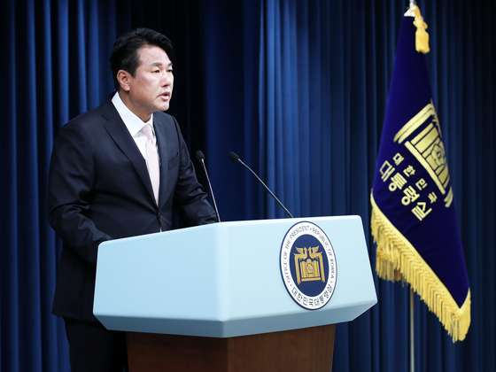 Kim Tae-hyo, principal deputy national security adviser, announces the release of the Yoon Suk Yeol administration’s first National Security Strategy paper in a press briefing at the Yongsan presidential office in central Seoul Wednesday afternoon. [JOINT PRESS CORPS]