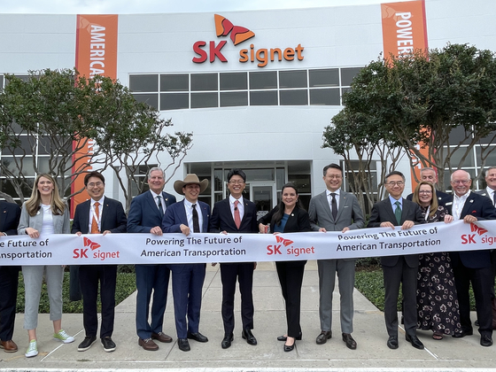 Officials from SK Signet and the Texas state government — including SK Signet CEO Shin Jung-ho, fifth from left, and Adriana Cruz, sixth from left, the executive director of economic development and tourism for the Texas governor's office — pose for a photo during the ribbon-cutting ceremony for SK Signet's manufacturing facility in Plano, Texas, on Monday. [SK SIGNET] 