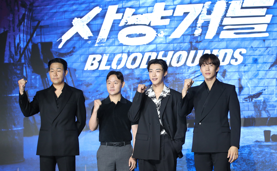 From left, actor Park Sung-woong, director Kim Joo-hwan, actors Woo Do-hwan and Lee Sang-yi pose for a photo at the press conference for ″Bloodhounds″ at Hotel Naru Seoul MGallery Ambassador in Mapo District, western Seoul, on Wednesday. [NEWS1]