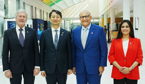 Trade Minister Ahn Duk-geun, second from left, poses for a photo with his Singaporean, Chilean and New Zealand counterparts after talks on Seoul's joining of the Digital Economy Partnership Agreement in Paris Thursday. [MINISTRY OF TRADE, INDUSTRY and ENERGY]