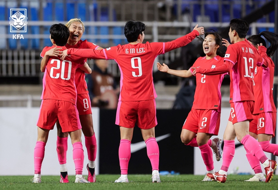 The Korean women's team celebrates during a friendly with Zambia at Suwon World Cup Stadium in Suwon, Gyeonggi on April 7. [KOREA FOOTBALL ASSOCIATION]