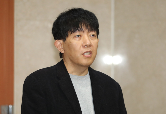 Former Socar CEO Lee Jae-woong speaks to the local media at the National Assembly in Yeouido, western Seoul, in March 2020 to oppose against the revision in the domestic transportation law. [YONHAP]