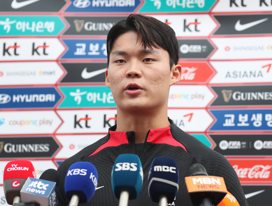 Oh Hyeon-gyu speaks to reporters at Busan Gudeok Stadium in Busan on Tuesday. [NEWS1] 