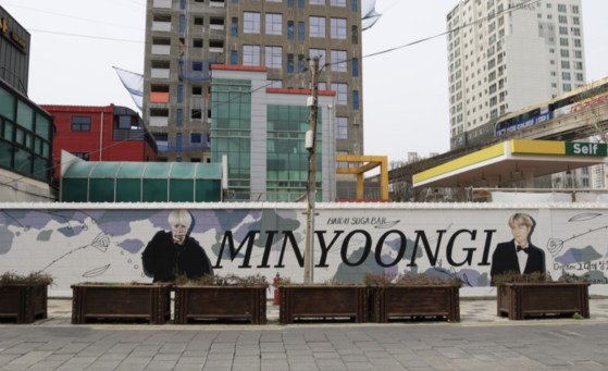A mural dedicated to BTS member Suga in Daegu’s Nam District. Suga’s real name is Min Yoon-gi. [DAEGU METROPOLITAN GOVERNMENT]