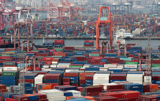 Containers stacked up at a port in Busan on Monday. [NEWS1]