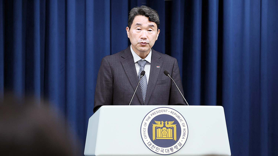 Education Minister Lee Ju-ho speaks during a press briefing at the Yongsan presidential office in central Seoul on Thursday after meeting with President Yoon Suk Yeol to discuss education reform, including the the state-run college entrance exam. [JOINT PRESS CORPS]
