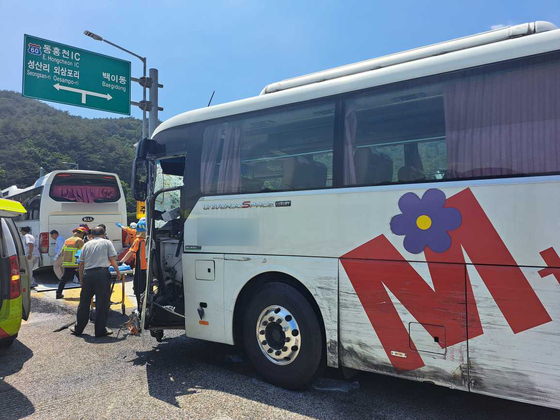 At least 82 people were injured after seven vehicles collided on a national highway in Gangwon on Friday. [GANGWON STATE FIRE HEADQUARTERS]