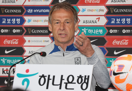 Jurgen Klinsmann speaks during a press conference at Busan Asiad Main Stadium in Busan on Thursday. [JOONGANG ILBO]