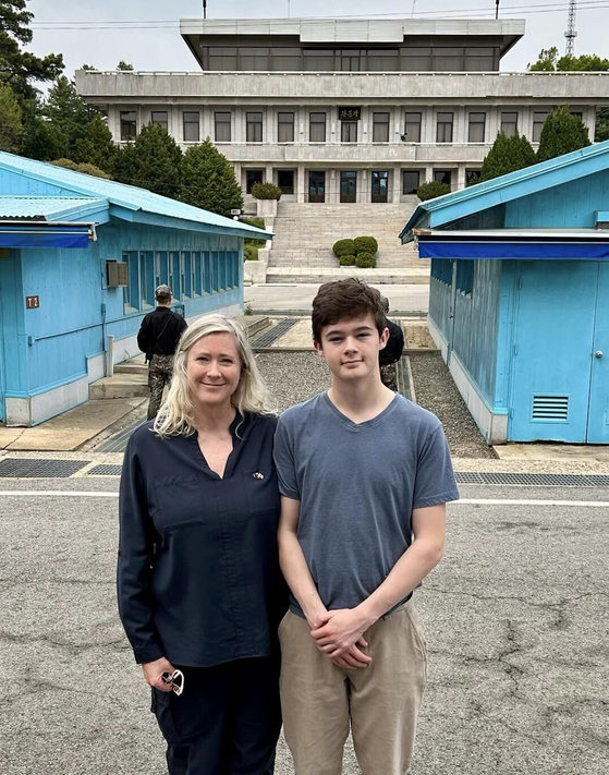 Ambassador of New Zealand to Korea Dawn Bennet, left, with her son, Luca, at the inter-Korean border in May. [EMBASSY OF NEW ZEALAND IN KOREA]
