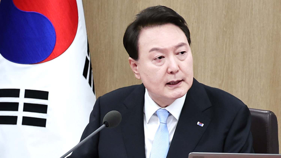 President Yoon Suk Yeol announces plans to visit Paris to promote Korea's bid to host the 2030 World Expo in Busan during a Cabinet meeting at the Yongsan presidential office in central Seoul on Tuesday. [JOINT PRESS CORPS] 