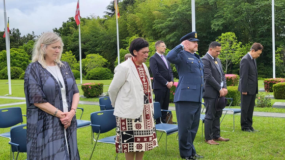 Foreign Minister Nanaia Mahuta visit the United Nations Memorial Cemetery in Korea in Busan on May 30 to honor the New Zealanders who fought in the 1950-53 Korean War. [EMBASSY OF NEW ZEALAND IN KOREA]